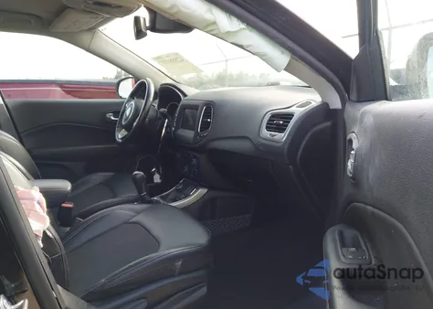 2020 Jeep Compass Latitude 4X4 из США, поврежденный, VIN 3C4NJDBBXLT252452